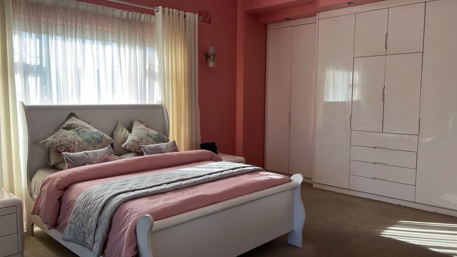  Bedroom Property for Sale in Cravenby Western Cape